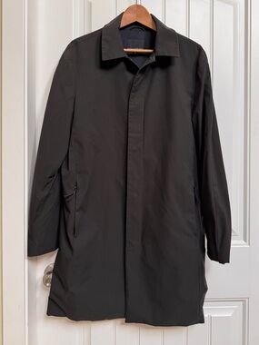Banana Republic Motion Tech Modern Trench Coat in Dark Pine. Size M